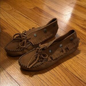 Minnetonka Tan Suede Fringe Moccasins- Sz 7